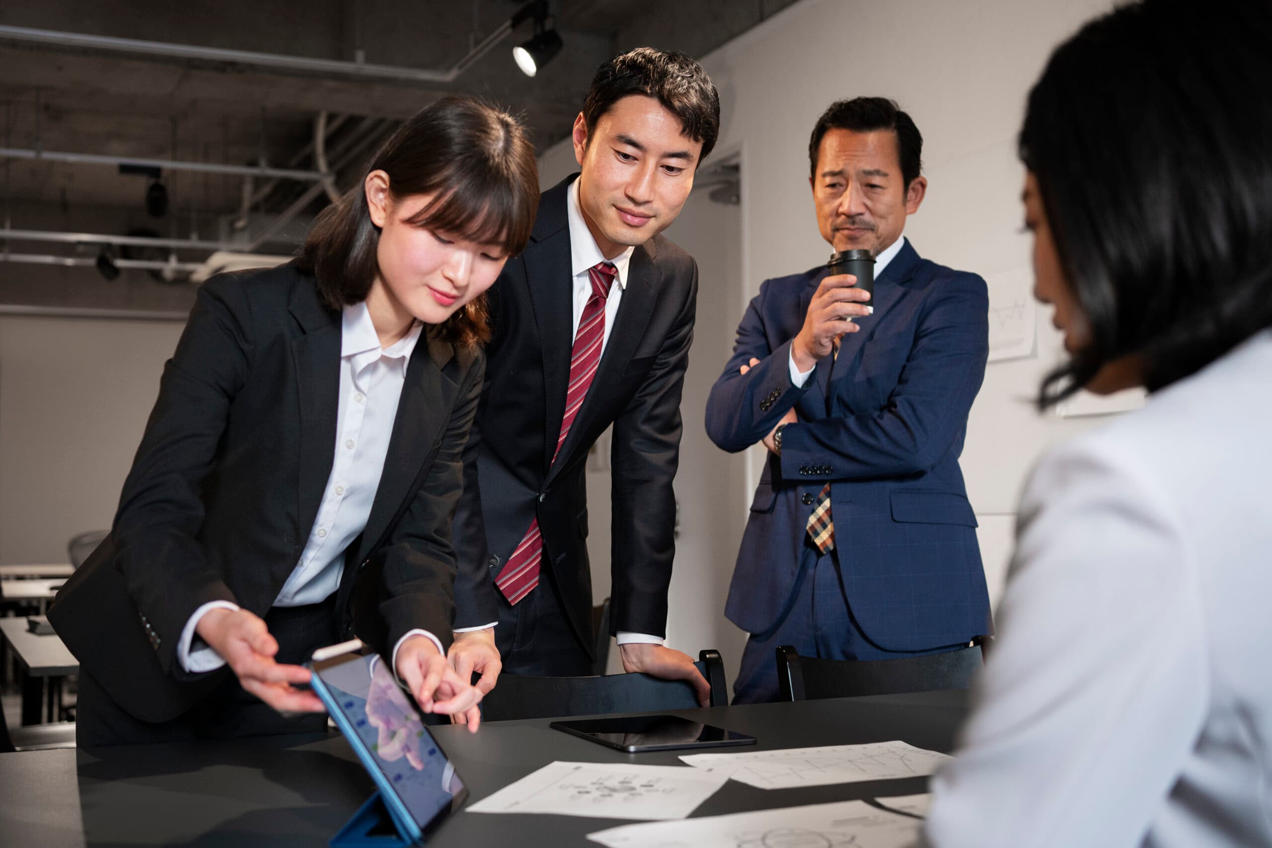 business-people-working-with-ipad-medium-shot-scaled